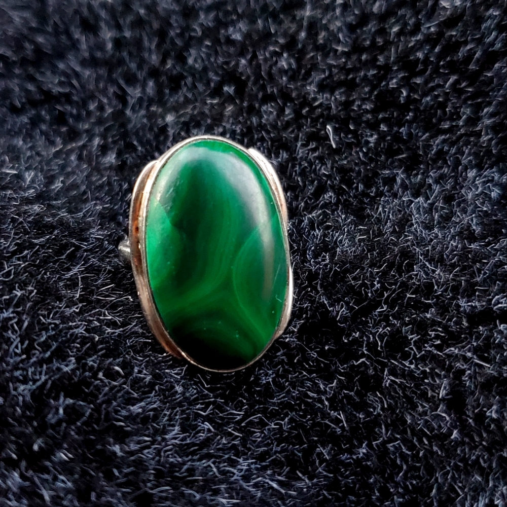 Large malachite and sterling silver ring size 7.25